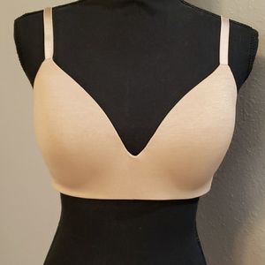 Victoria's Secret Wireless T-shirt Bra 38C